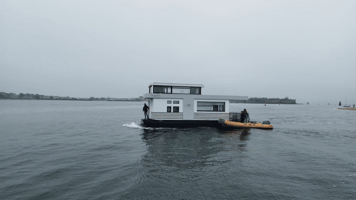 Sortie d’eau pour le Lodge Boat « L’Endroit »